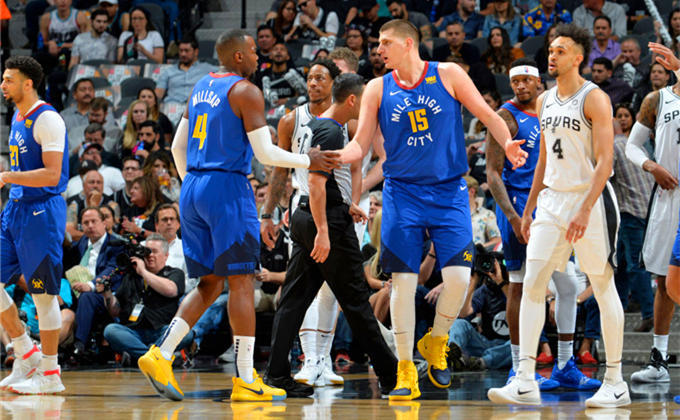 内维尔：利物浦一次次犯错，你真没法信任他们（内维尔：利物浦接连失误，实在让人难以信任）