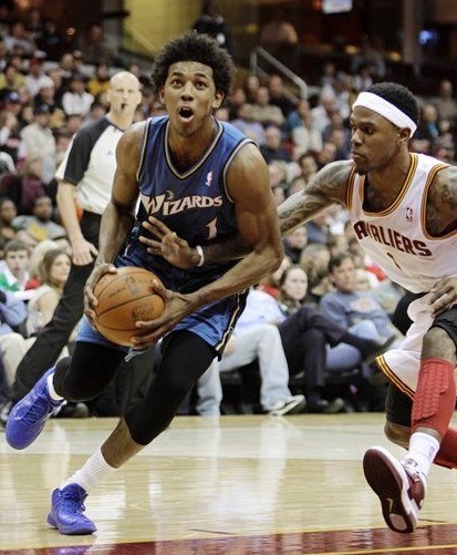 记者：邵佳一将现场观战西海岸vs亚泰，不会参与临场指挥工作（据记者透露，邵佳一将现场观看西海岸对阵亚泰，不参与临场指挥）