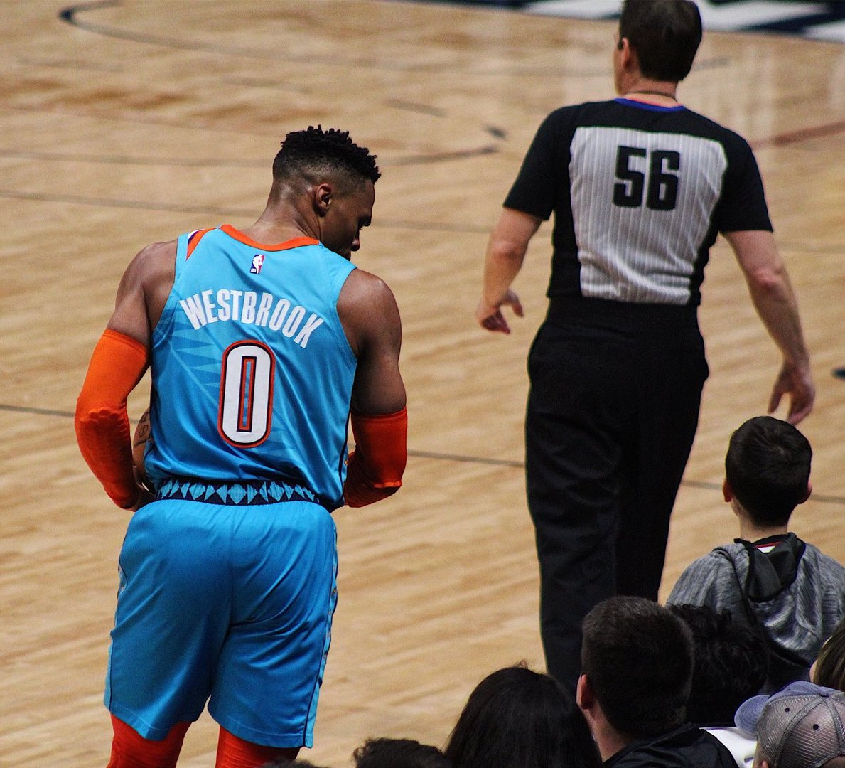 都灵主帅：我很尊重斯帕莱蒂，我们必须带着创造历史的信念比赛（都灵主帅：敬佩斯帕莱蒂，我们必须怀着改写历史的信念去比赛）