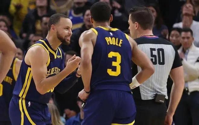 一节花！雷霆首节三分17中11，领先爵士25分（首节三分雨！雷霆17投11中，一节领先爵士25分）