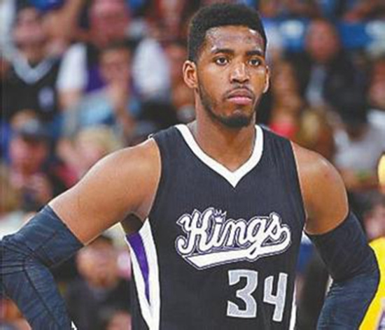 港陆同心赓续体育情，白发映蓝甲“让他们不想家”（港陆携手共续体坛情，银发映蓝甲“让他们不想家”）