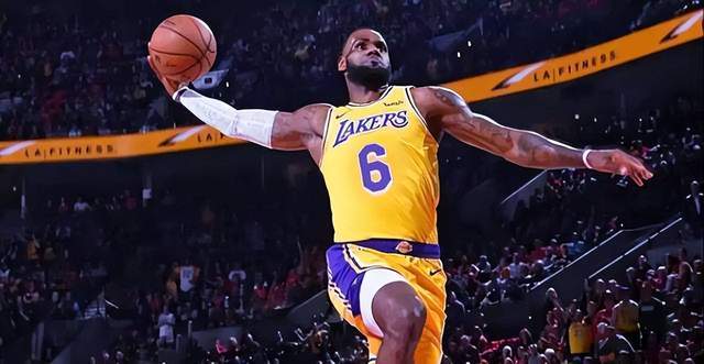 常州举办足球音乐晚会，黄紫昌夫妇甜蜜献唱《小酒窝》（常州上演足球音乐之夜，黄紫昌携妻深情合唱《小酒窝）