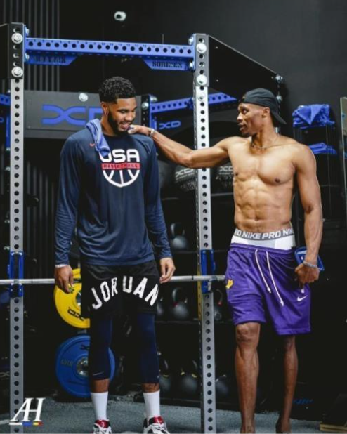 英媒：为抵抗巴萨的兴趣，拜仁将为凯恩提供一份打破限制政策的合同（英媒：为应对巴萨挖角，拜仁计划向凯恩递上破例合约）